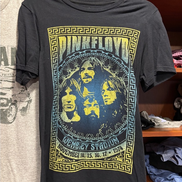 Bundle of Graphic Tees - Picture 6 of 7